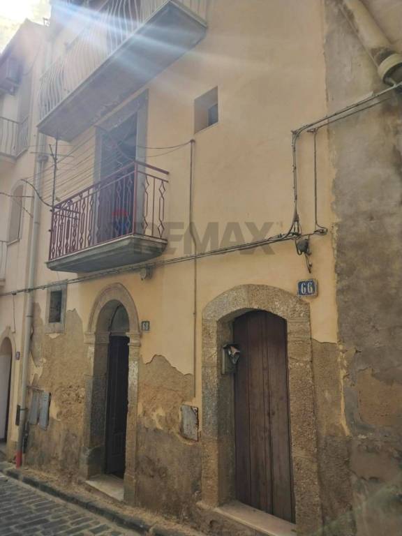 casa indipendente in vendita a Caltagirone in zona Signore del Soccorso