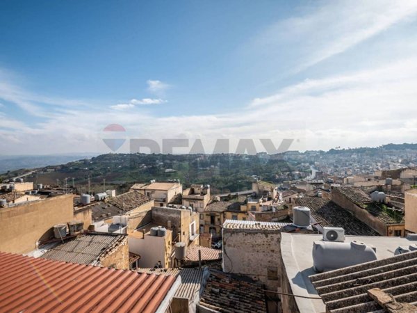 casa indipendente in vendita a Caltagirone in zona Signore del Soccorso