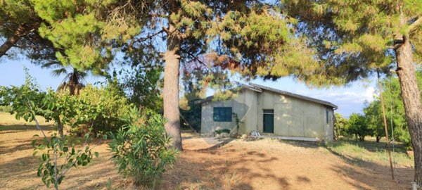 casa indipendente in vendita a Caltagirone in zona Albanazzo