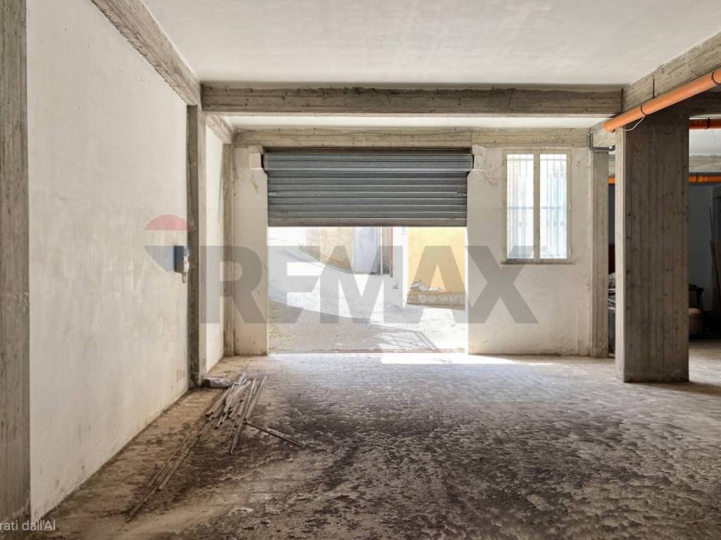 locale di sgombero in vendita a Caltagirone