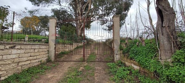 casa indipendente in vendita a Caltagirone in zona Albanazzo