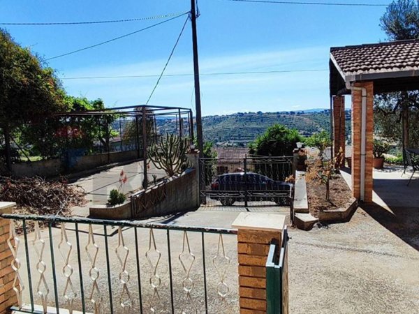 casa indipendente in vendita a Caltagirone in zona Rangasia