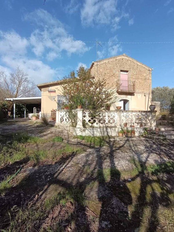 casa indipendente in vendita a Caltagirone in zona Piano Carbone