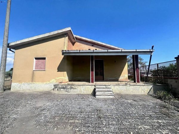 casa indipendente in vendita a Caltagirone in zona Albanazzo