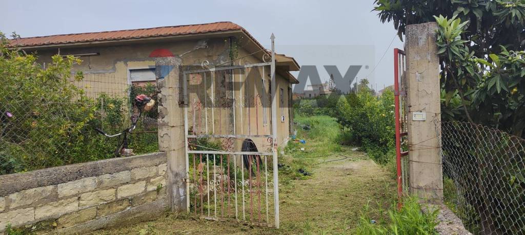 casa indipendente in vendita a Caltagirone in zona Villa Gravina