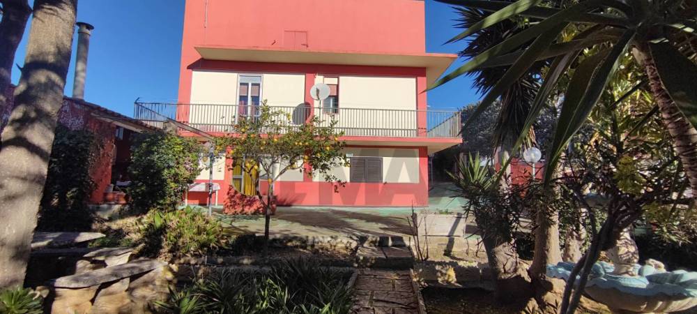 casa indipendente in vendita a Caltagirone