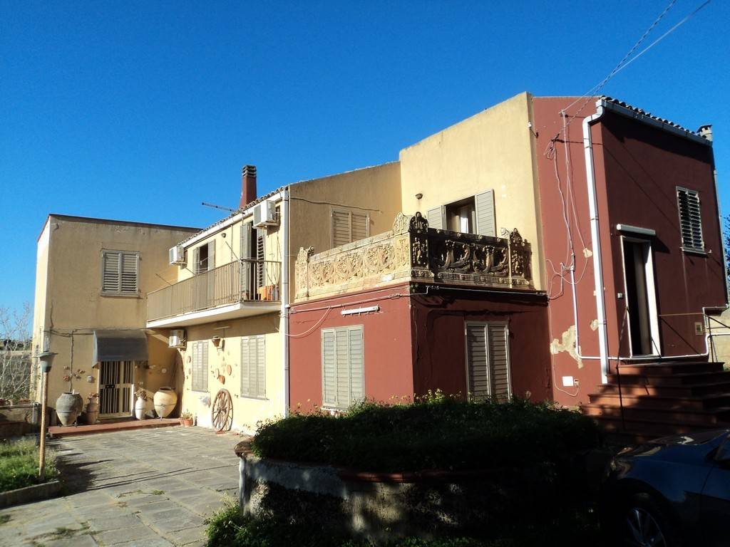 casa indipendente in vendita a Caltagirone in zona Rangasia