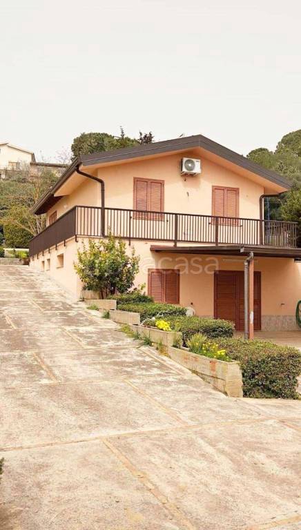 casa indipendente in vendita a Caltagirone
