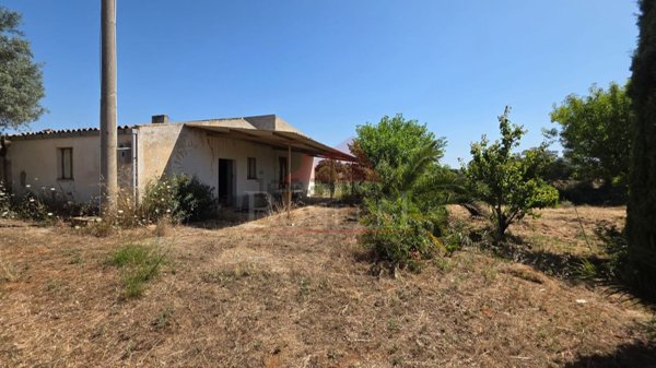 casa indipendente in vendita a Caltagirone in zona Santo Pietro