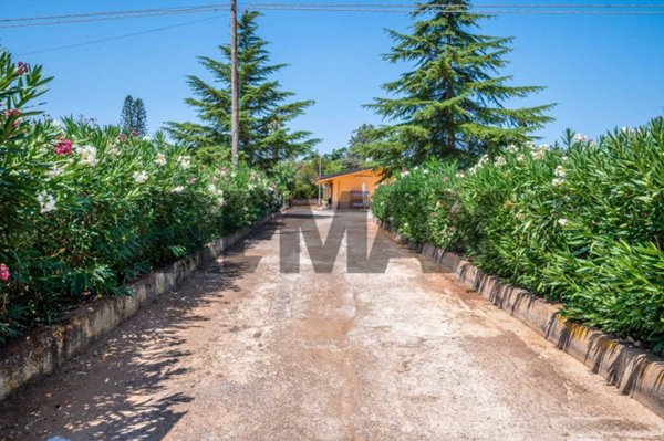 casa indipendente in vendita a Caltagirone in zona Villa Grazia