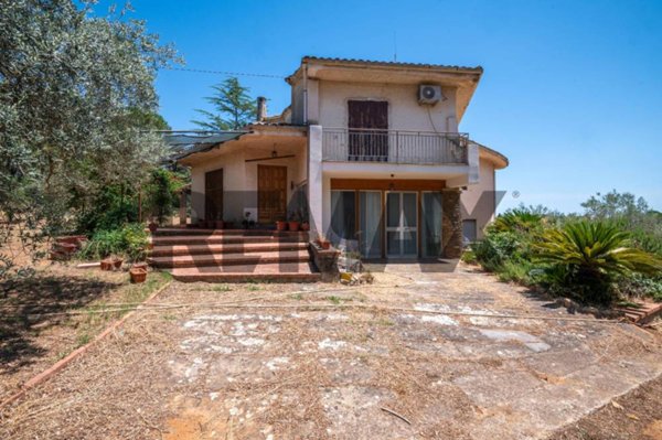 casa indipendente in vendita a Caltagirone in zona Piano Carbone