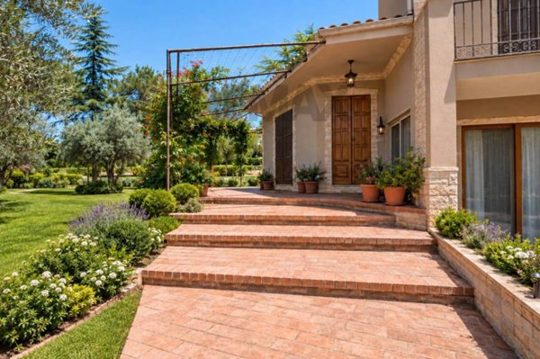 casa indipendente in vendita a Caltagirone in zona Colleggiata