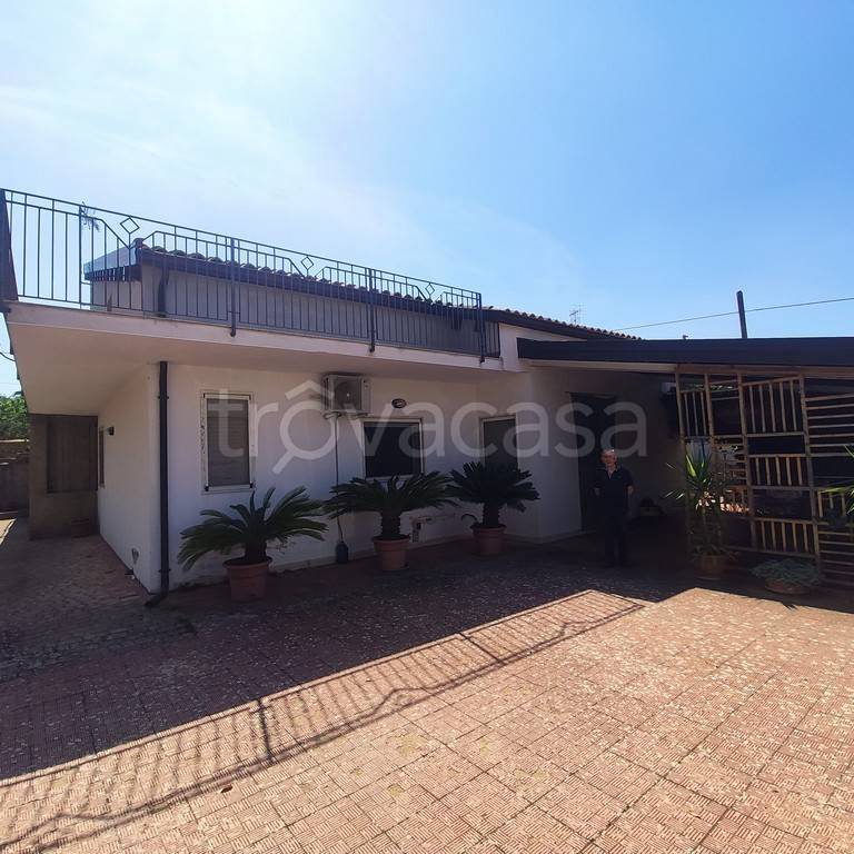 casa indipendente in vendita a Caltagirone in zona Colleggiata