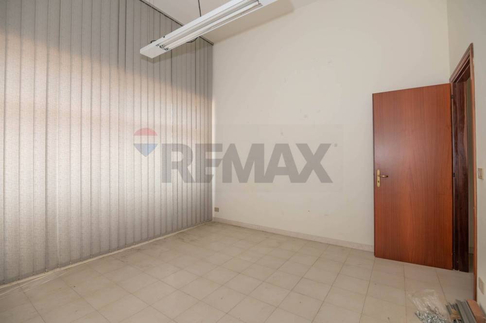 locale commerciale in vendita a Caltagirone