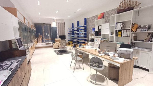 locale commerciale in vendita a Caltagirone in zona Signore del Soccorso