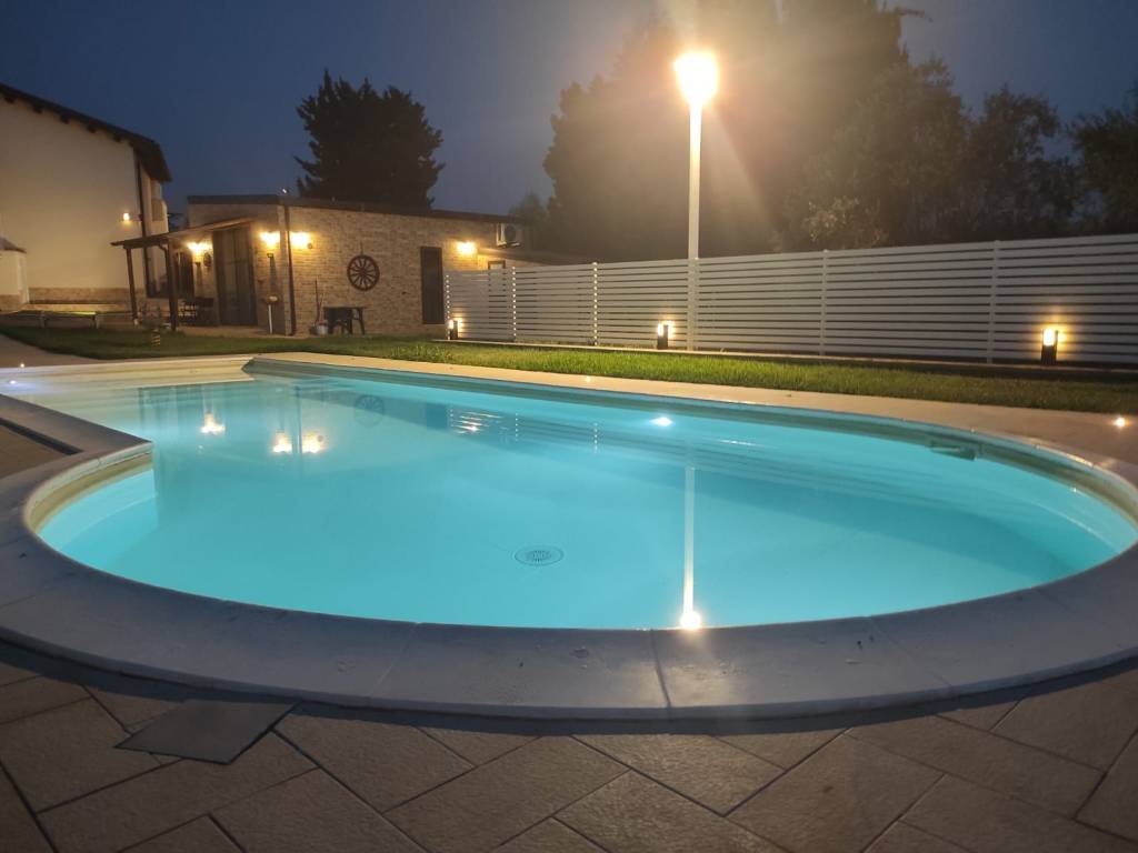 casa indipendente in vendita a Caltagirone in zona Villa Gravina