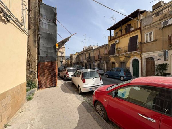 locale commerciale in vendita a Caltagirone in zona Signore del Soccorso