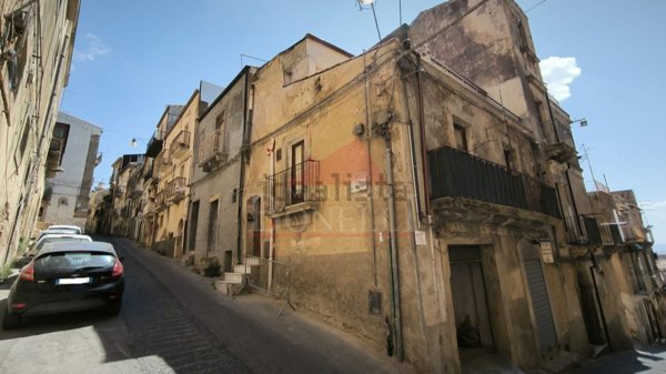 appartamento in vendita a Caltagirone in zona Signore del Soccorso