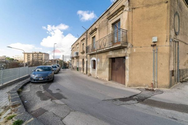 casa indipendente in vendita a Caltagirone