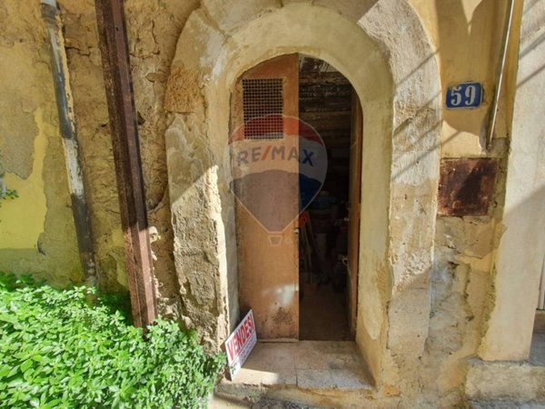casa indipendente in vendita a Caltagirone in zona Signore del Soccorso