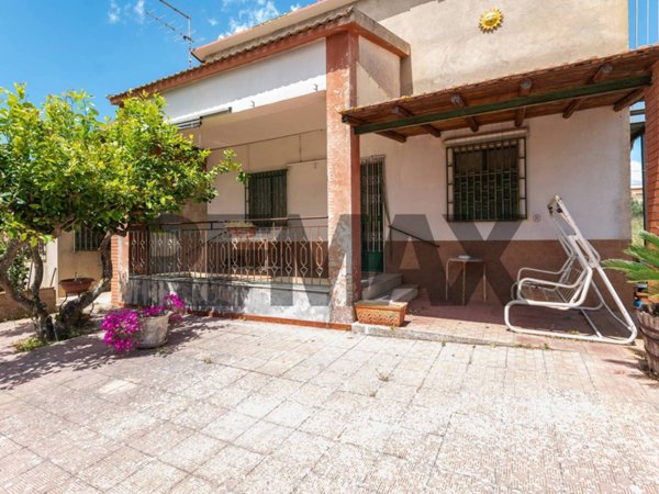 casa indipendente in vendita a Caltagirone