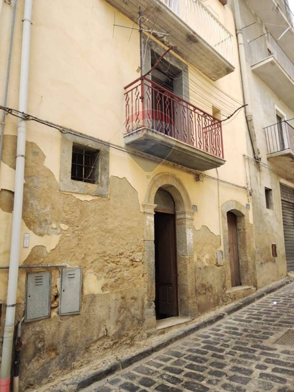 casa indipendente in vendita a Caltagirone in zona Signore del Soccorso