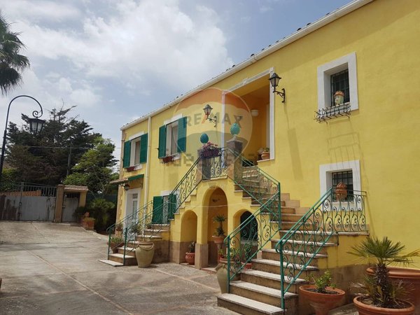 casa indipendente in vendita a Caltagirone