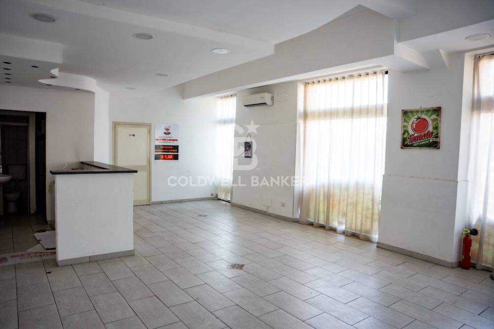 locale commerciale in vendita a Caltagirone