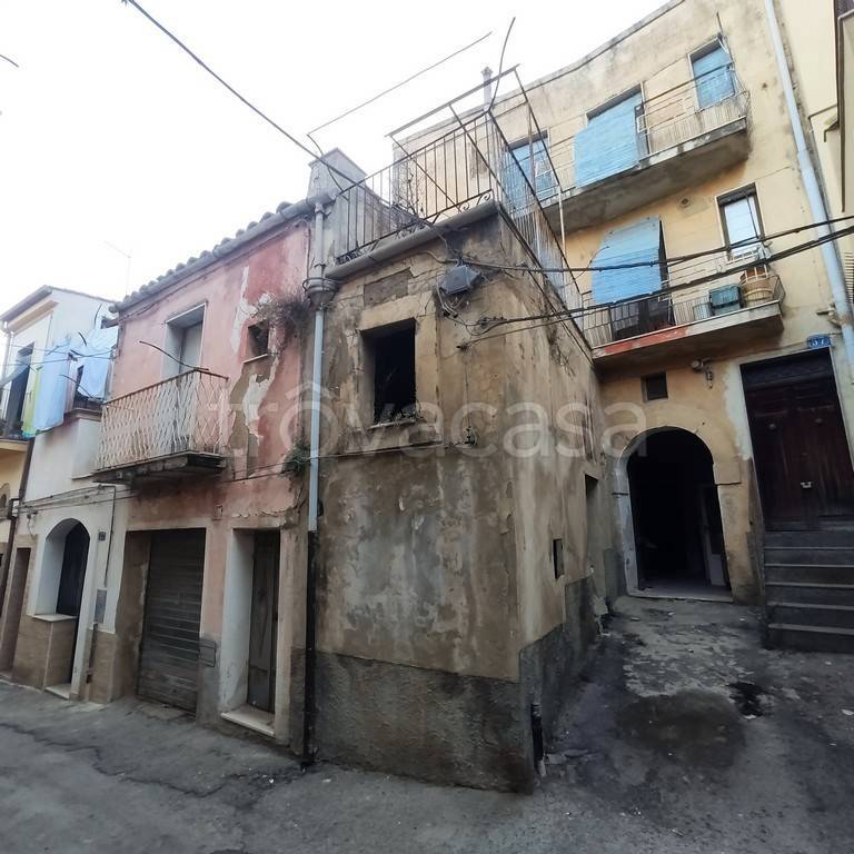 casa indipendente in vendita a Caltagirone in zona Signore del Soccorso