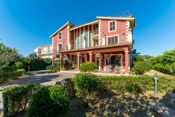 casa indipendente in vendita a Caltagirone