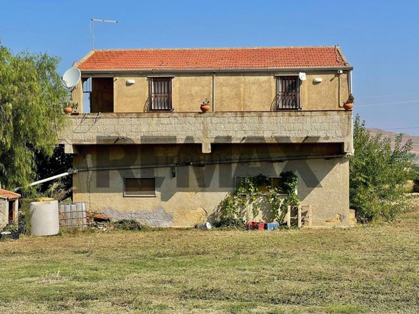 casa indipendente in vendita a Caltagirone