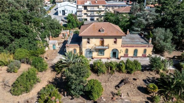 casa indipendente in vendita a Caltagirone