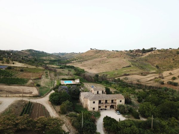 box auto in vendita a Caltagirone in zona Signore del Soccorso