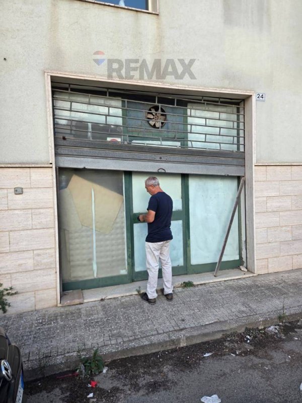 locale commerciale in vendita a Caltagirone