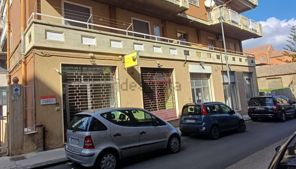 locale commerciale in vendita a Caltagirone