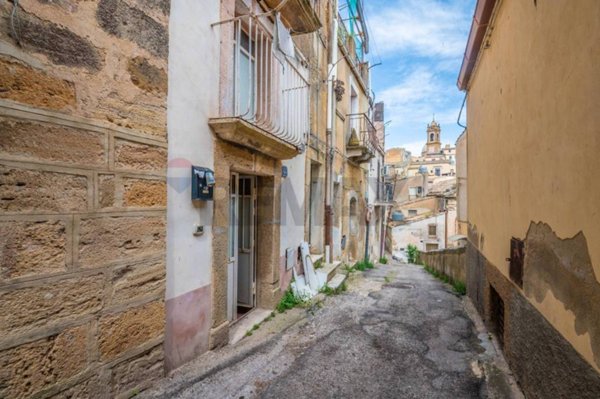 casa indipendente in vendita a Caltagirone in zona Signore del Soccorso