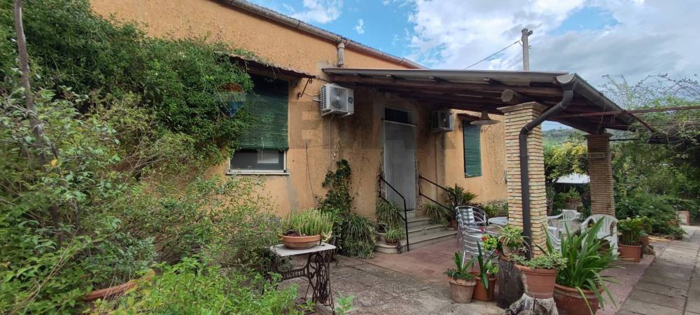 casa indipendente in vendita a Caltagirone