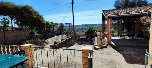 casa indipendente in vendita a Caltagirone in zona Colleggiata
