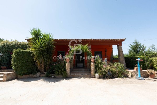 casa indipendente in vendita a Caltagirone in zona Albanazzo