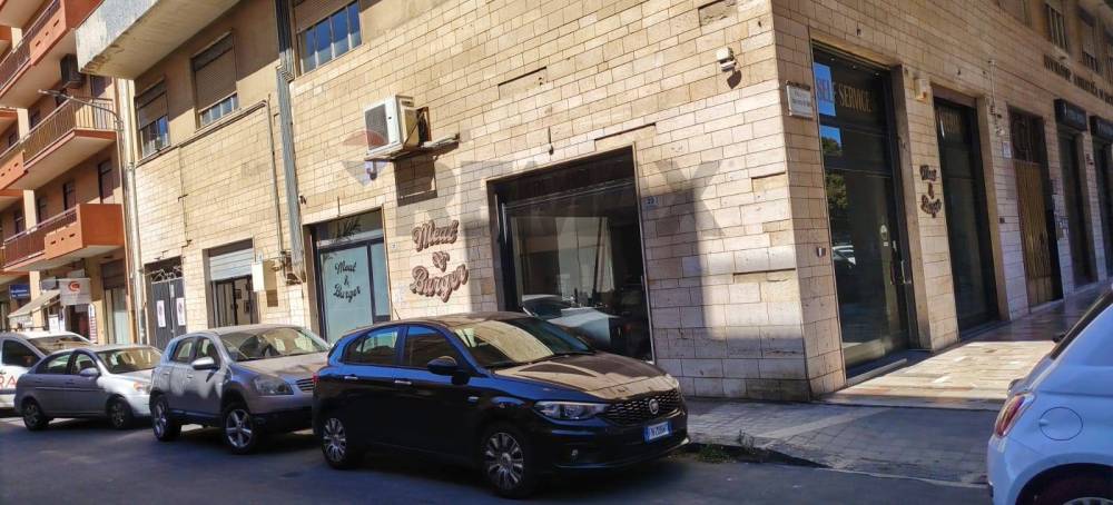 locale commerciale in vendita a Caltagirone