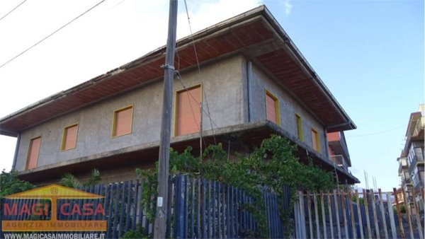 casa indipendente in vendita a Camporotondo Etneo