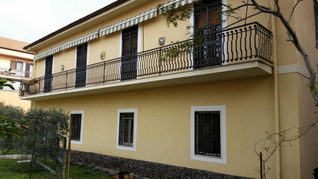 casa indipendente in vendita a Camporotondo Etneo in zona Piano Tavola