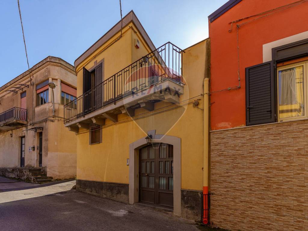 casa indipendente in vendita a Camporotondo Etneo