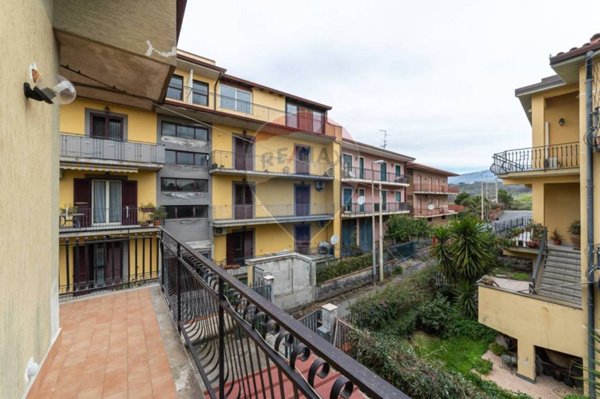 appartamento in vendita a Camporotondo Etneo