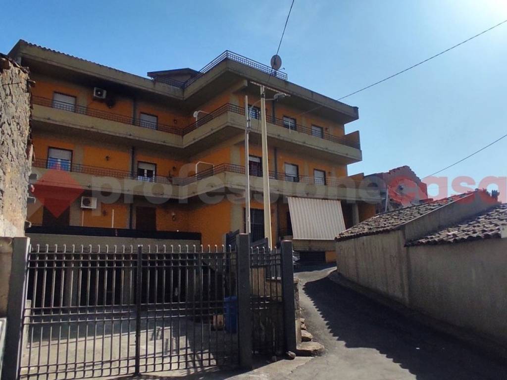 appartamento in vendita a Camporotondo Etneo