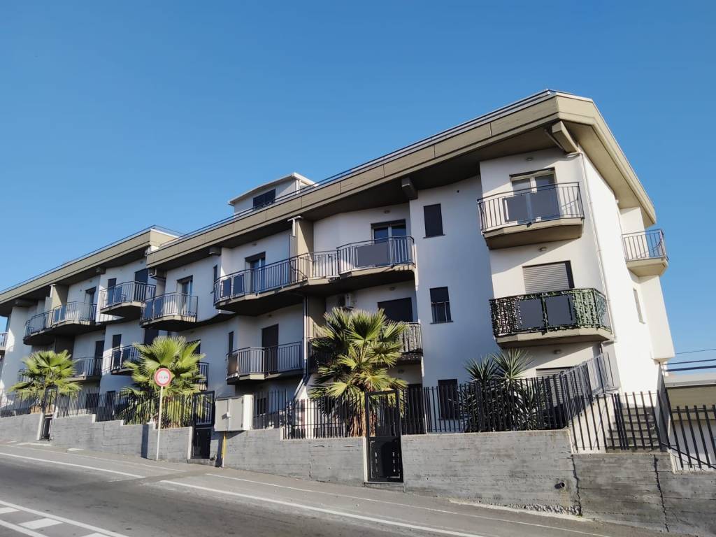 appartamento in vendita a Camporotondo Etneo