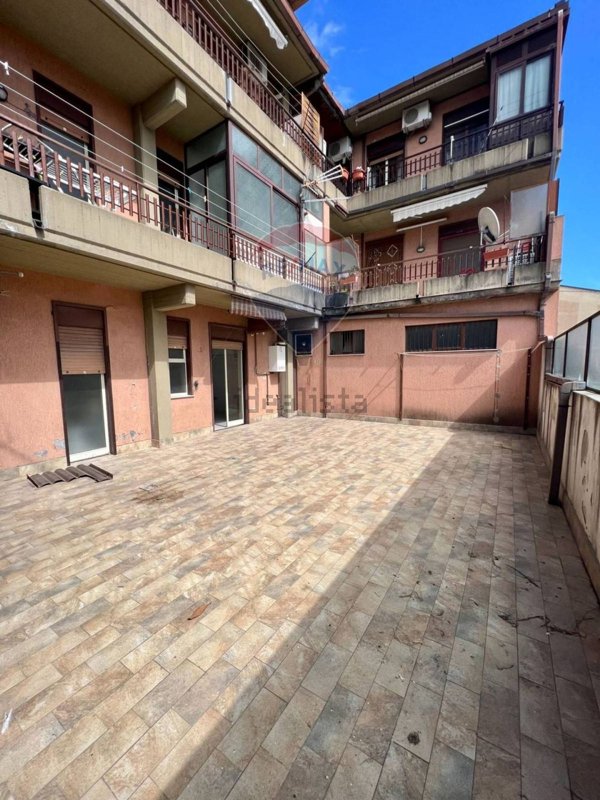 appartamento in vendita a Camporotondo Etneo in zona Centro Storico