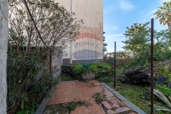 casa indipendente in vendita a Camporotondo Etneo in zona Centro Storico