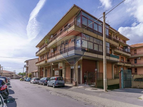 appartamento in vendita a Camporotondo Etneo in zona Centro Storico