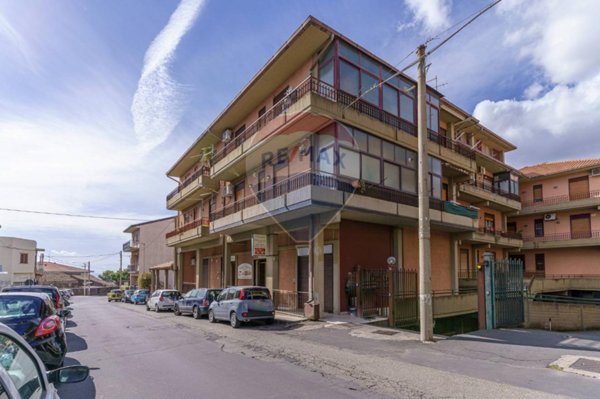 appartamento in vendita a Camporotondo Etneo in zona Centro Storico